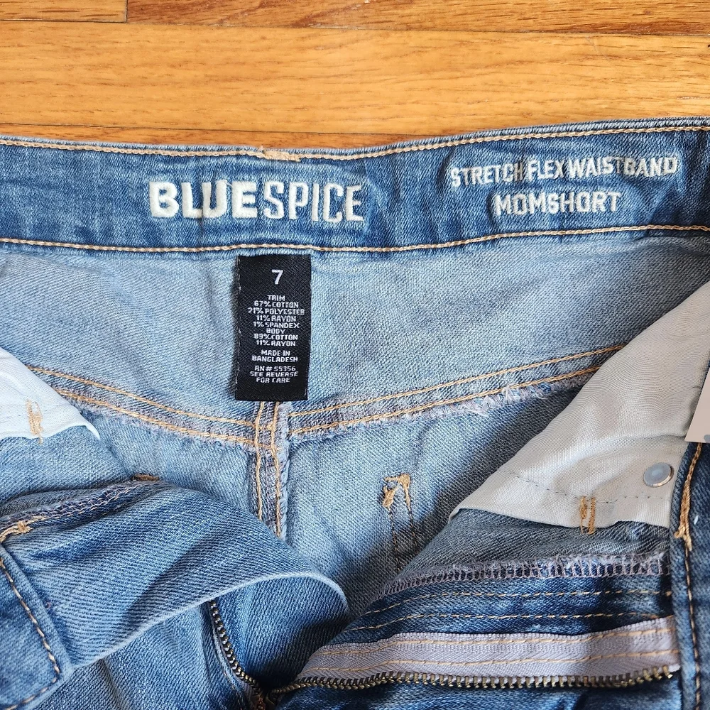 NWT Blue Spice High Waist Mom Shorts Stretch Flex Waistband Distressed - Size 7